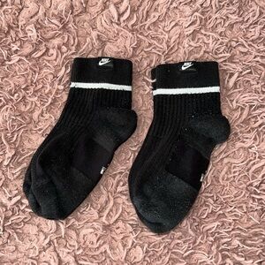 2 pairs of boys nike socks